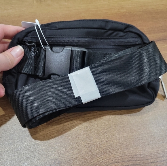 Lululemon 1L everywhere belt bag black - Picture 5 of 16